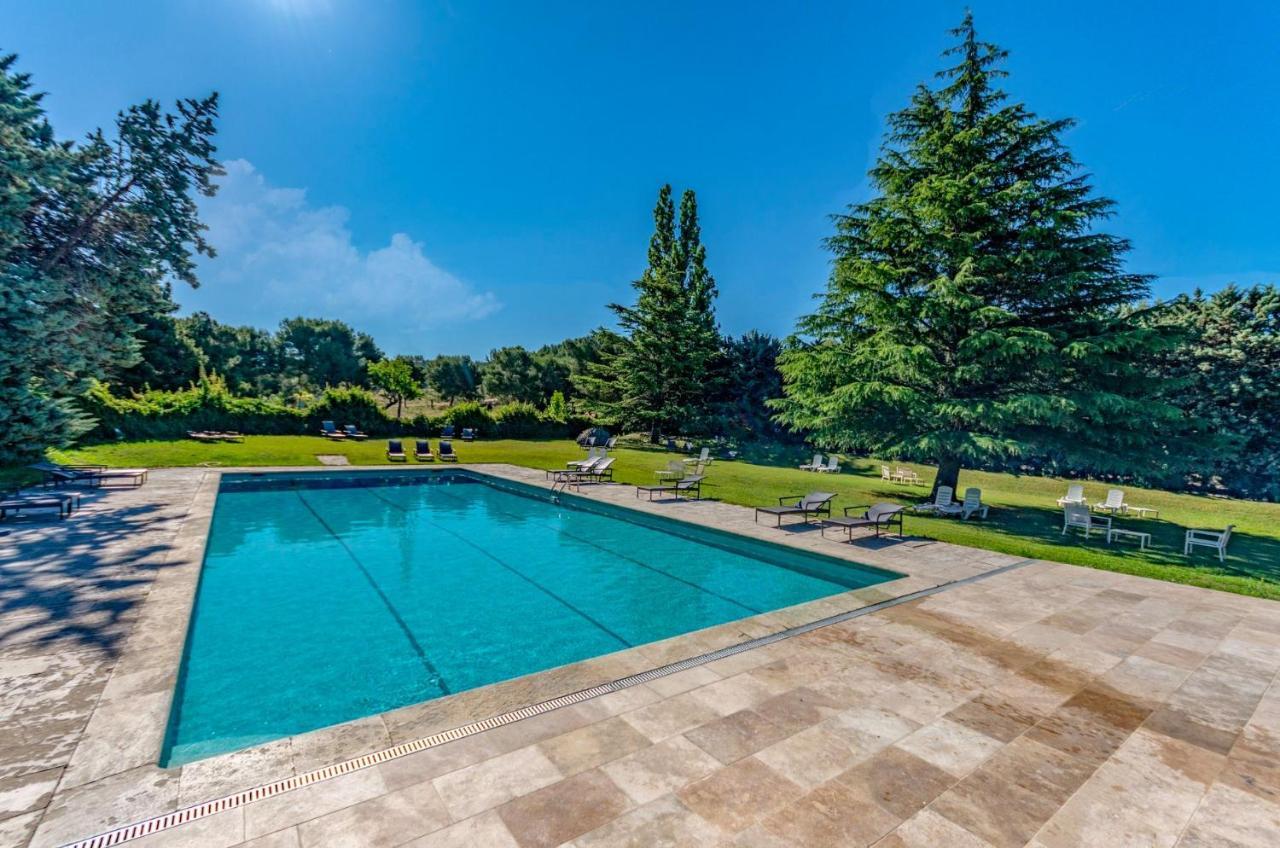 Best Western Domaine De Roquerousse Salon-de-Provence Exterior foto