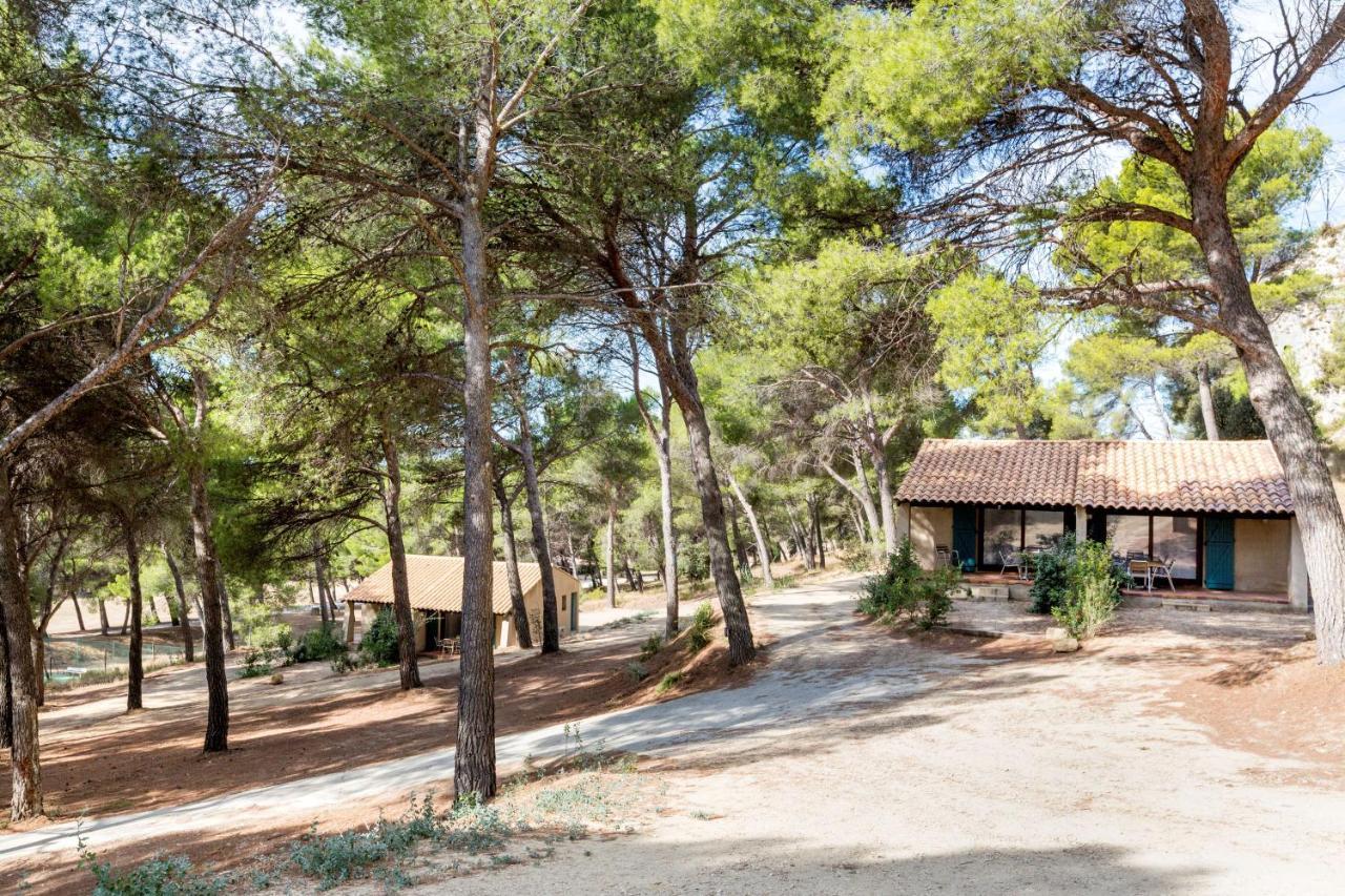 Best Western Domaine De Roquerousse Salon-de-Provence Exterior foto