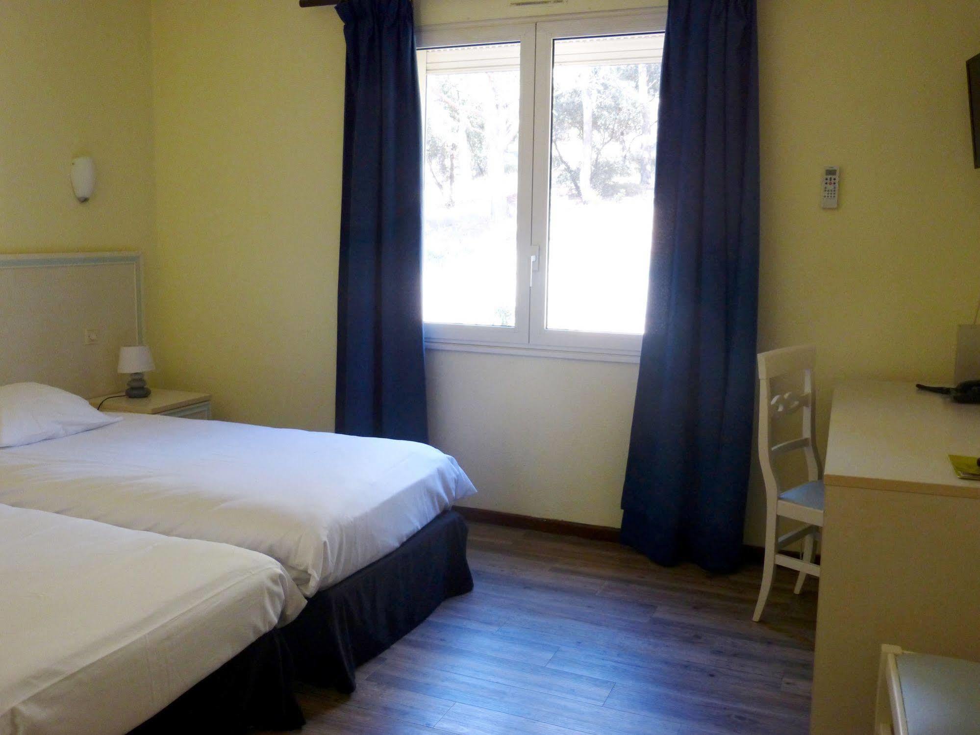 Best Western Domaine De Roquerousse Salon-de-Provence Exterior foto